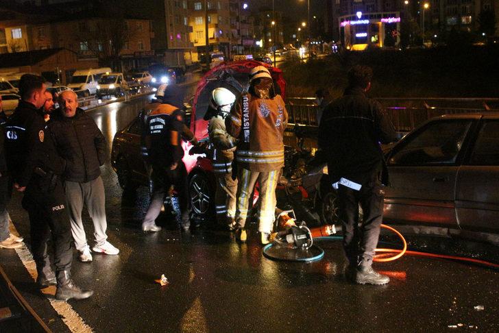 İstanbul'da feci kaza! Ters yöne giren lüks araç otoyolu savaş alanına çevirdi! G5