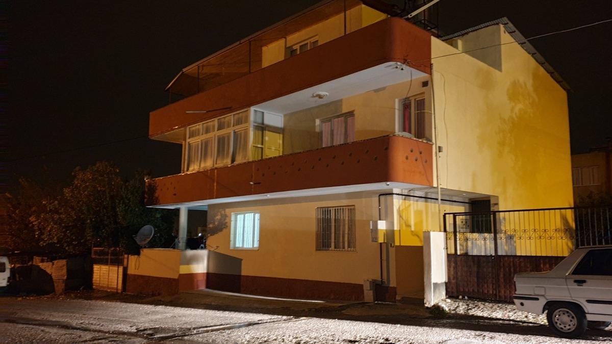 Osmaniye'de dehşete d&uuml;ş&uuml;ren olay! Babası camideyken &ouml;z annesini battaniyeyle boğdu!