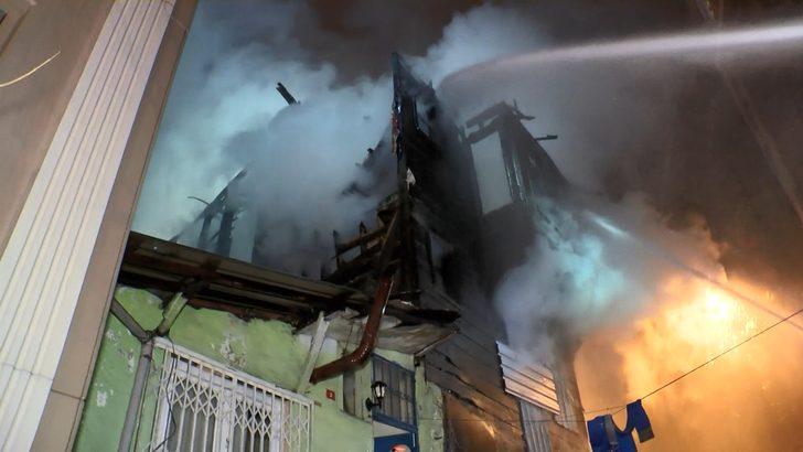 Fatih’te metruk bina alev alev yandı! G3