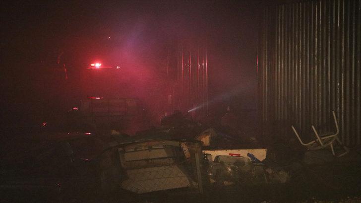 Antalya'da depoda çıkan yangından onlarca araç kül oldu G1