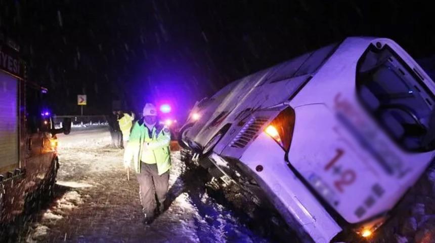 Konya'da otobüs devrildi! Çok sayıda yaralı var!