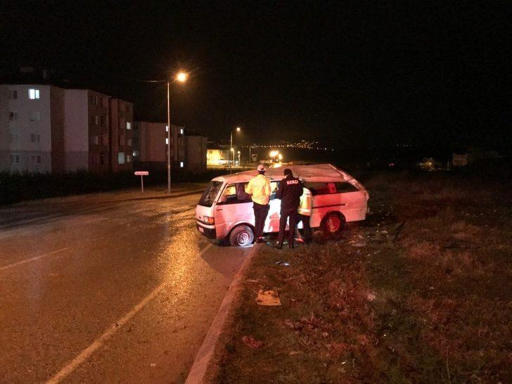 Kontrolden çıkan minibüs devrildi! Ölü ve yaralılar var G2