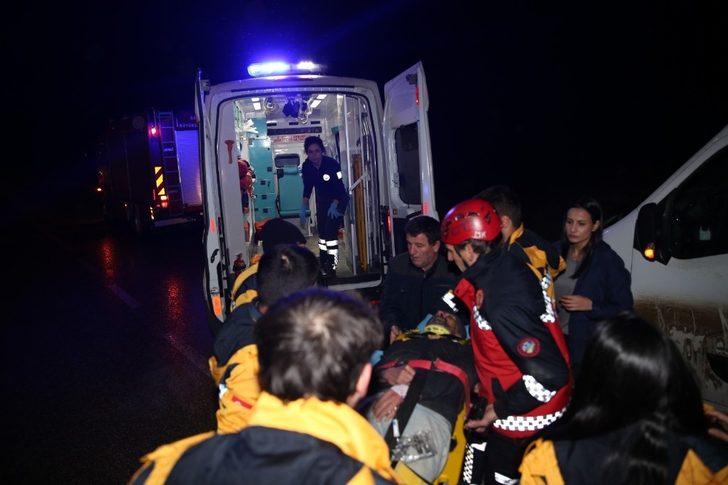 Kontrolden çıkan minibüs devrildi! Ölü ve yaralılar var G4