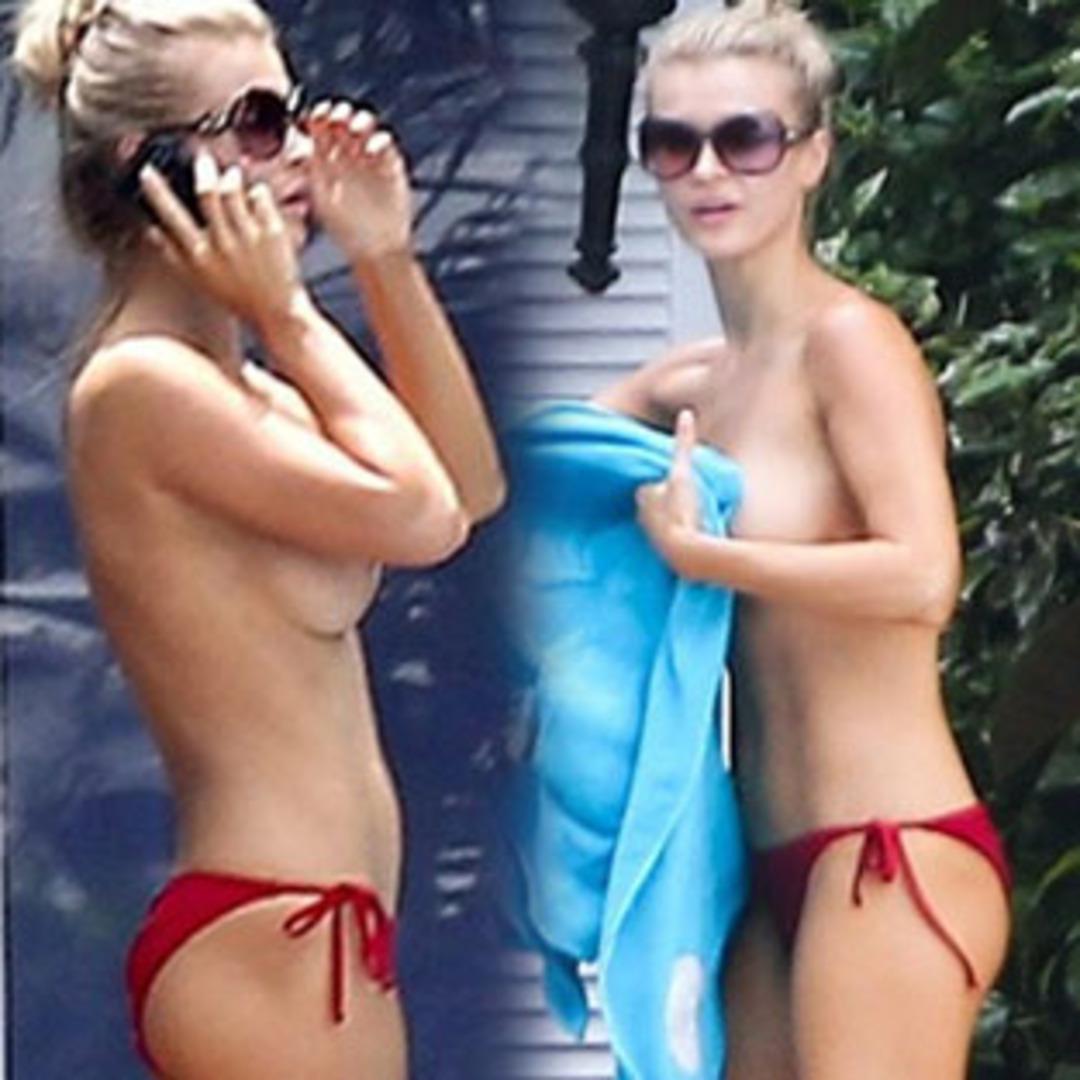 Ev kadını havuz keyfinde