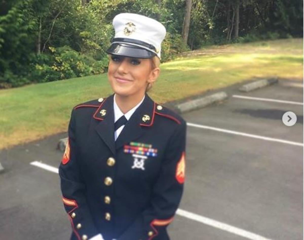 Orduda askerdi soyununca fenomen oldu! Teklif yağıyor