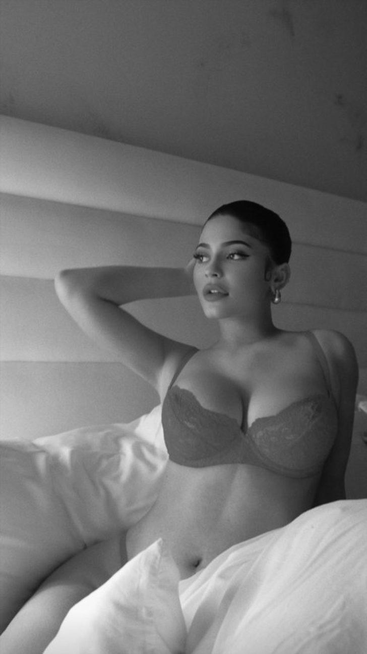 Kylie Jenner yeni yıl partisinde dağıttı!  G4