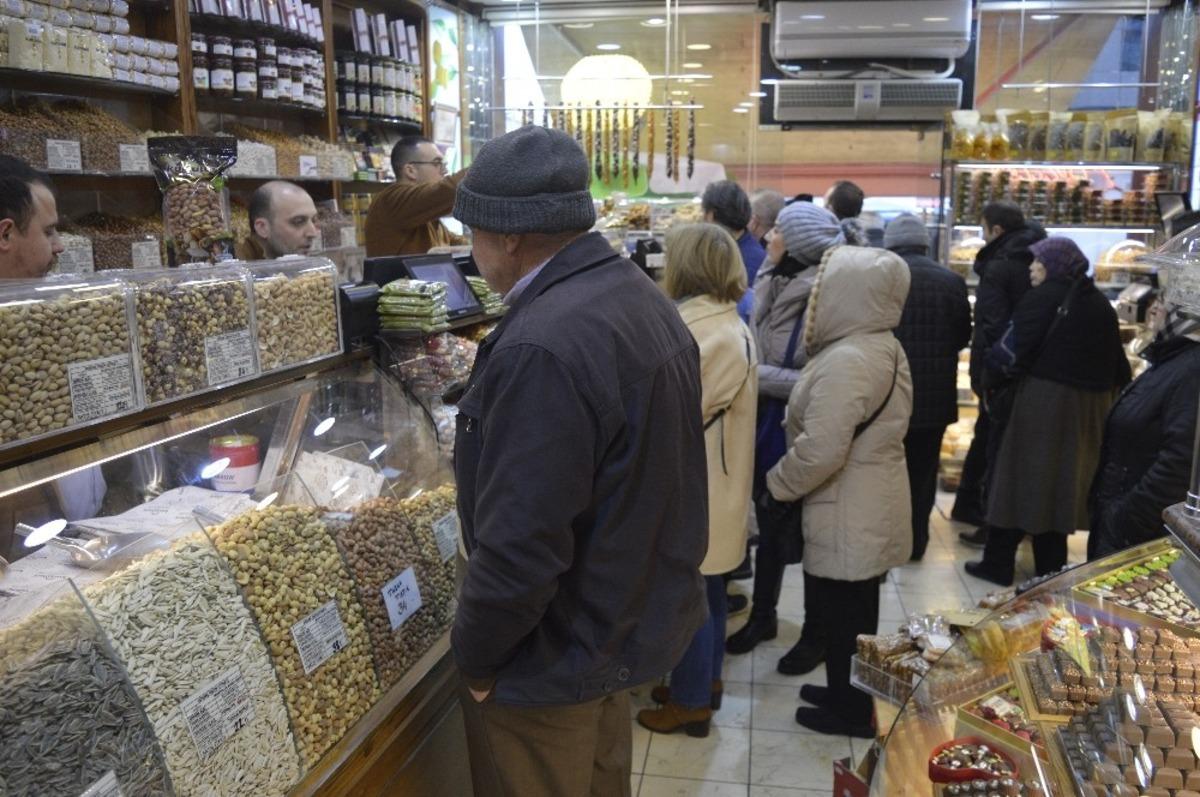 Yılbaşı &ouml;ncesinde kuruyemişe yoğun talep