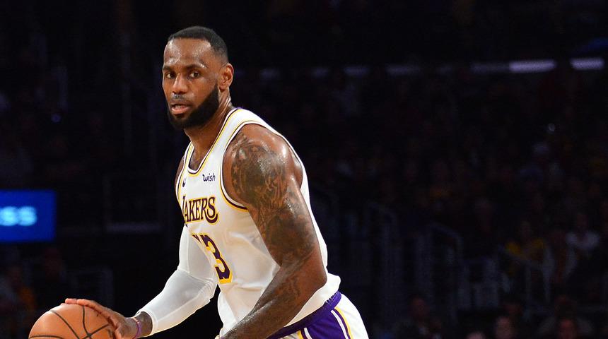 Lakers-Mavericks: 108-95 (LeBron James 9'ar bin asist ve ribaundu geçen ilk basketbolcu oldu)