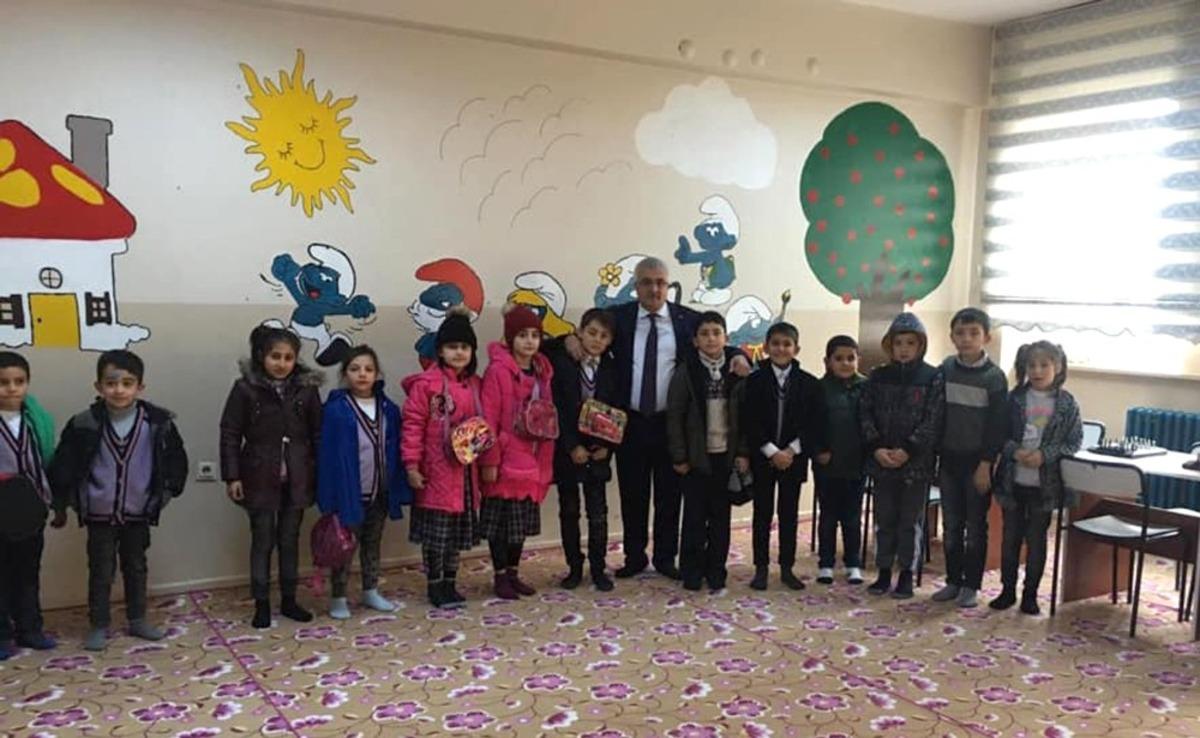 Başkan Ahmet D&ouml;lekli, eğitime desteğini s&uuml;rd&uuml;r&uuml;yor