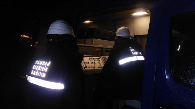 Gemi kablolara zarar verdi; Marmara Adası dünden beri elektriksiz