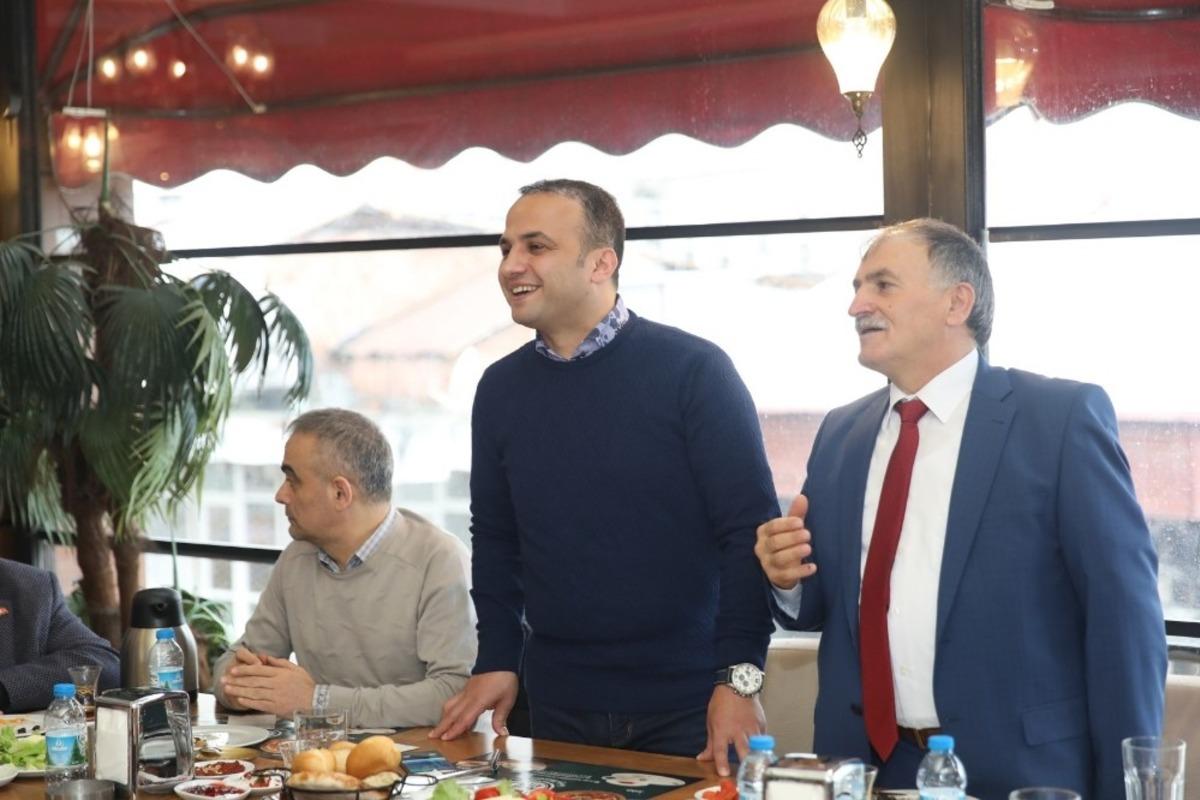 Başkan Kibar&rsquo;dan pazar g&uuml;n&uuml; iş yerlerini a&ccedil;an kuaf&ouml;rlere &rsquo;haksız rekabet&rsquo; uyarısı