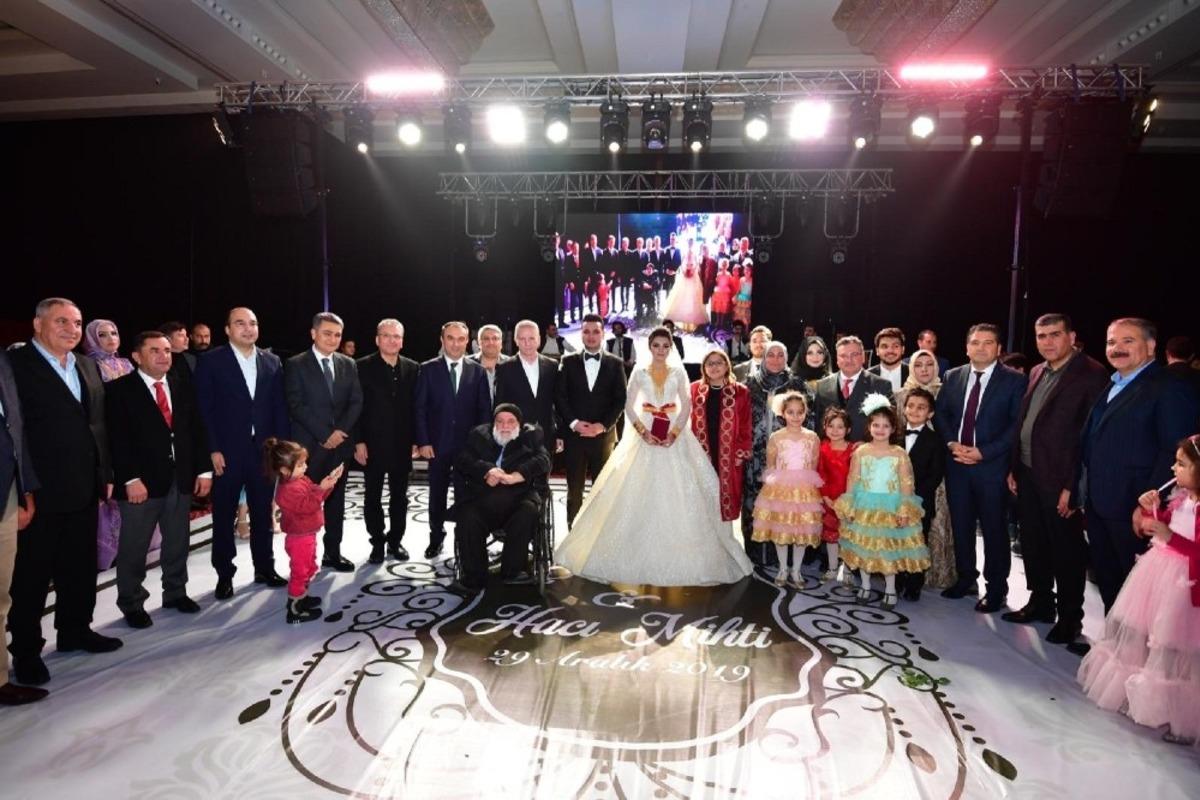 Halı d&uuml;nyası bu d&uuml;ğ&uuml;nde buluştu