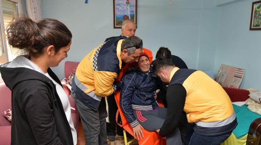 &Ccedil;iğli&rsquo;de ayda 300 hasta taşınıyor