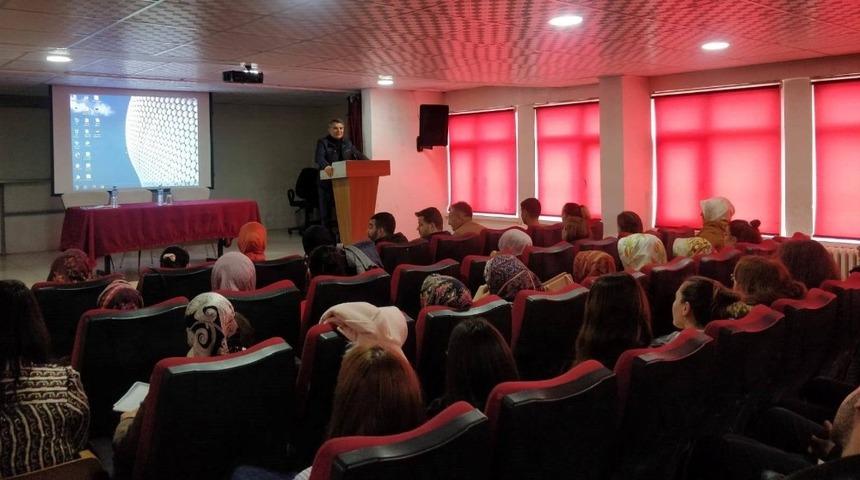 Kaymakam &Ouml;zkan, aday &ouml;ğretmenlerle bir araya geldi