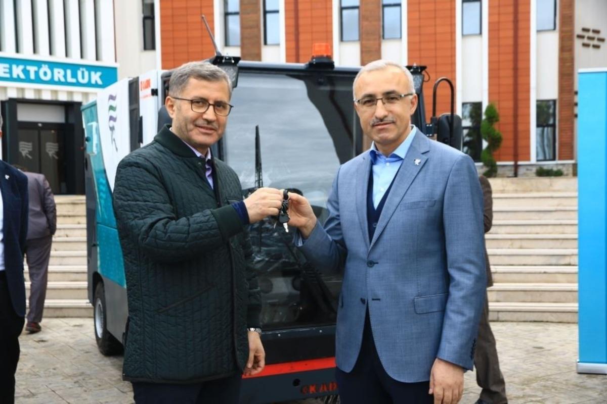 &Uuml;sk&uuml;dar Belediyesinden RTE&Uuml;&rsquo;ye ara&ccedil; desteği