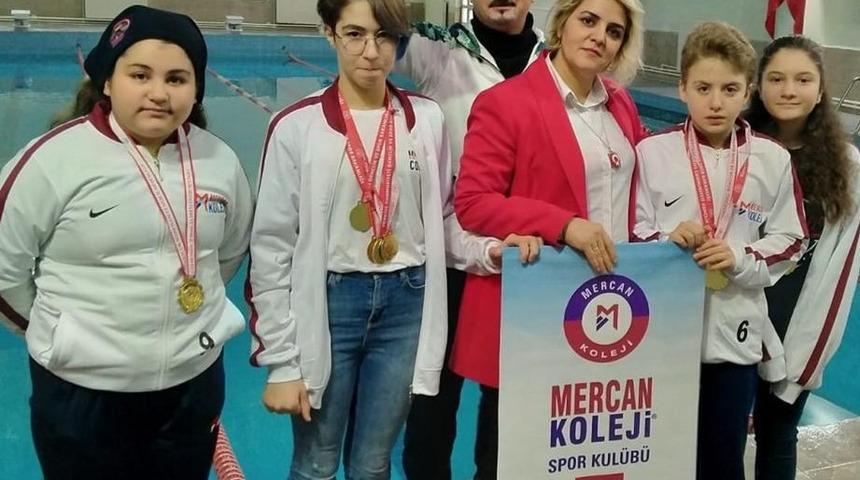 Malatya&rsquo;da okullararası y&uuml;zme yarışmalarında şampiyon Mercan Koleji oldu