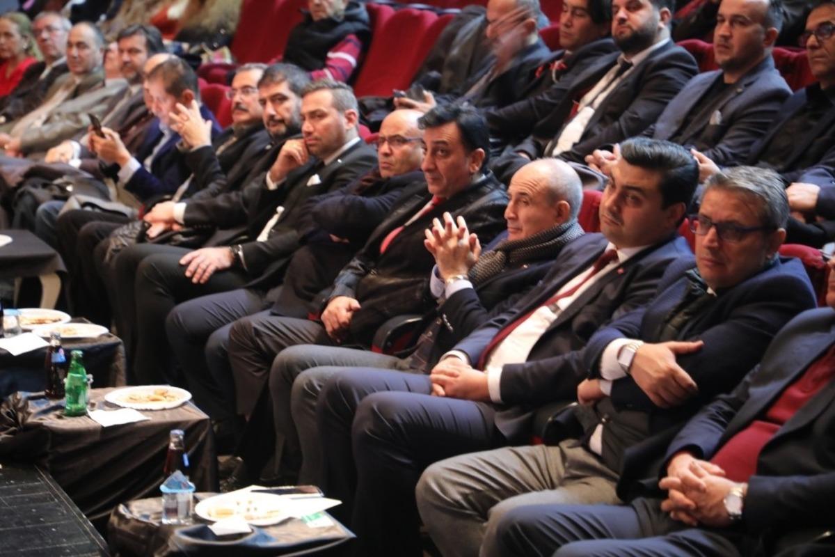 Başkan Akg&uuml;n&rsquo;e &ldquo;Yılın En İyi Belediye Başkanı&rdquo; &ouml;d&uuml;l&uuml;