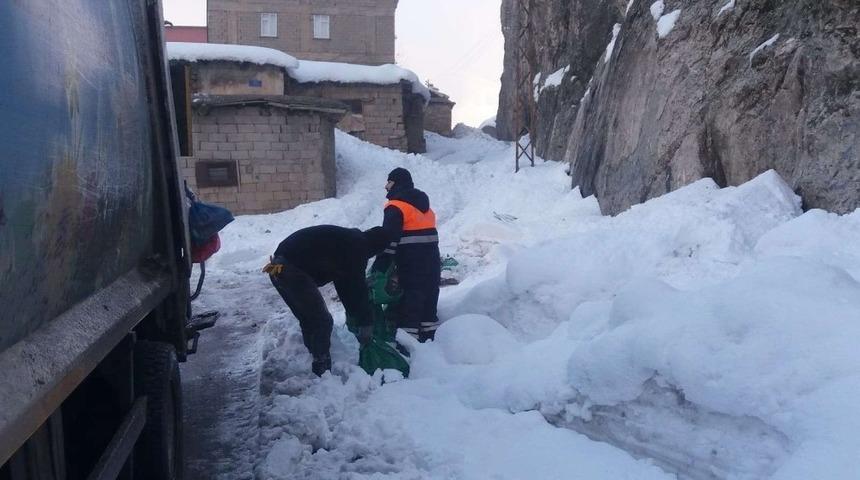 Temizlik iş&ccedil;ilerinin zorlu kış mesaisi