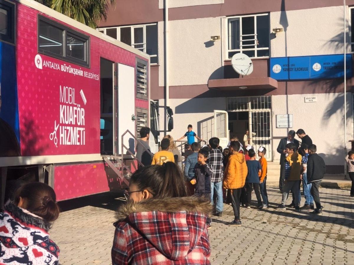 B&uuml;y&uuml;kşehir&rsquo;in Mobil Kuaf&ouml;r Tırı il&ccedil;eleri geziyor