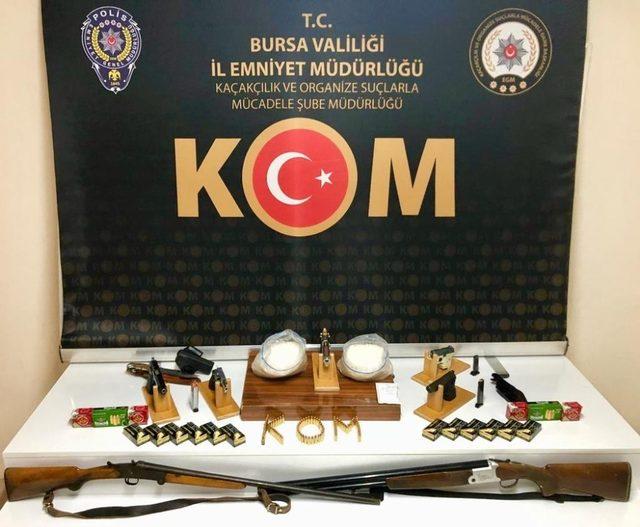 Bursa’da kaçak silah operasyonu, 1’i kadın üç kişi gözaltına alındı