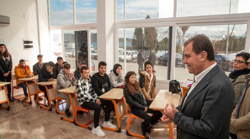 Se&ccedil;er, Aydıncık&rsquo;ta &ouml;ğrencilerle buluştu, hizmet alanlarını inceledi