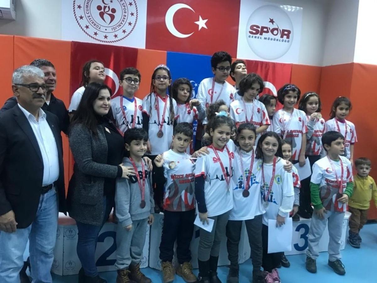 K&uuml;&ccedil;&uuml;kler satran&ccedil; turnuvası yapıldı