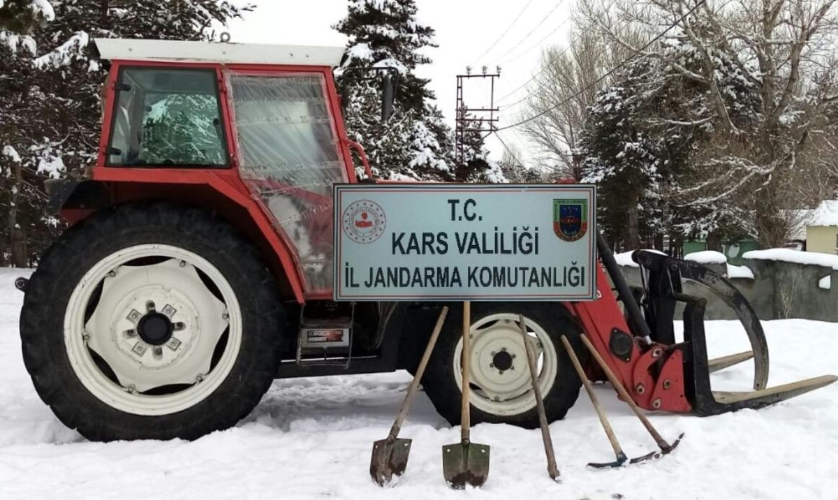Selim&rsquo;de ka&ccedil;ak kazı yapanlar su&ccedil;&uuml;st&uuml; yakalandı