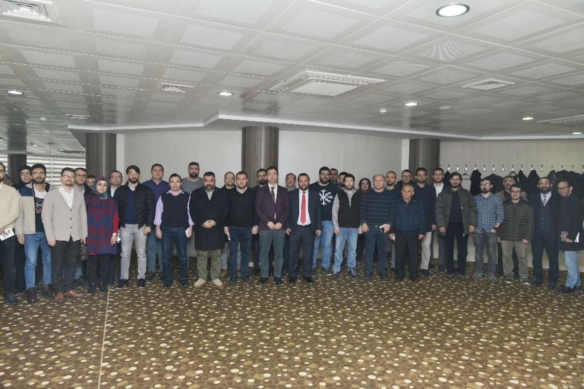 Rekt&ouml;r Akg&uuml;l, topluluk danışmanları ile bir araya geldi