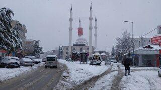 Antalya'da kar yağışı! Korkuteli ilçesinde kar kalınlığı 25 santime ulaştı