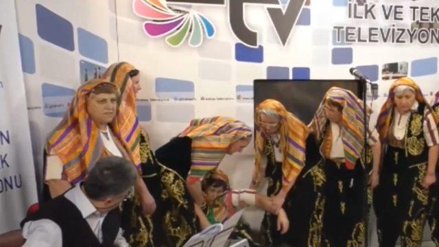 Canlı yayında korkutan anlar! Önce bayıldı, sonra türkü söyledi