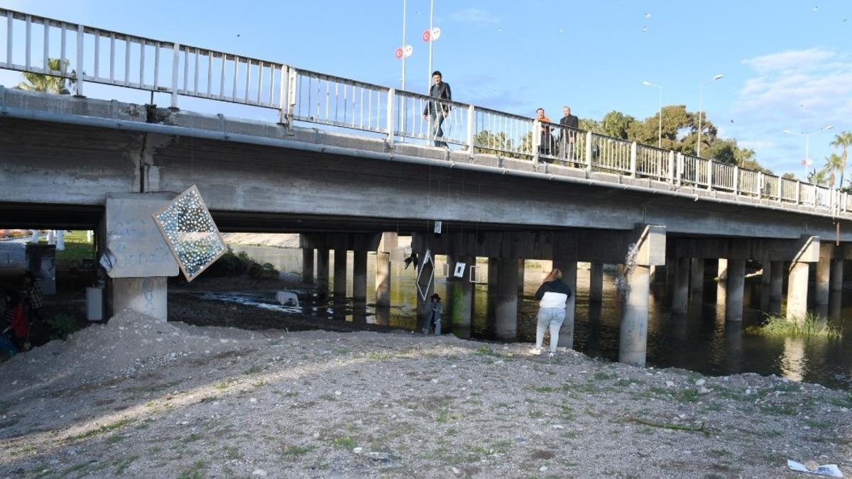 ME&Uuml; &ouml;ğrencileri, M&uuml;ft&uuml; K&ouml;pr&uuml;s&uuml; altında sergi a&ccedil;tı