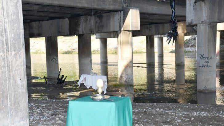 MEÜ öğrencileri, Müftü Köprüsü altında sergi açtı G5