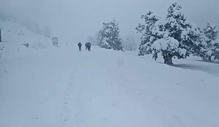 Mersin'de 5 kilometre yürüyerek kar esaretinden kurtuldular G1