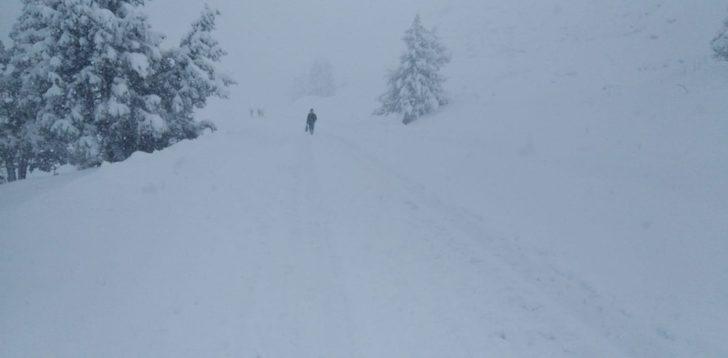 Mersin'de 5 kilometre yürüyerek kar esaretinden kurtuldular G2