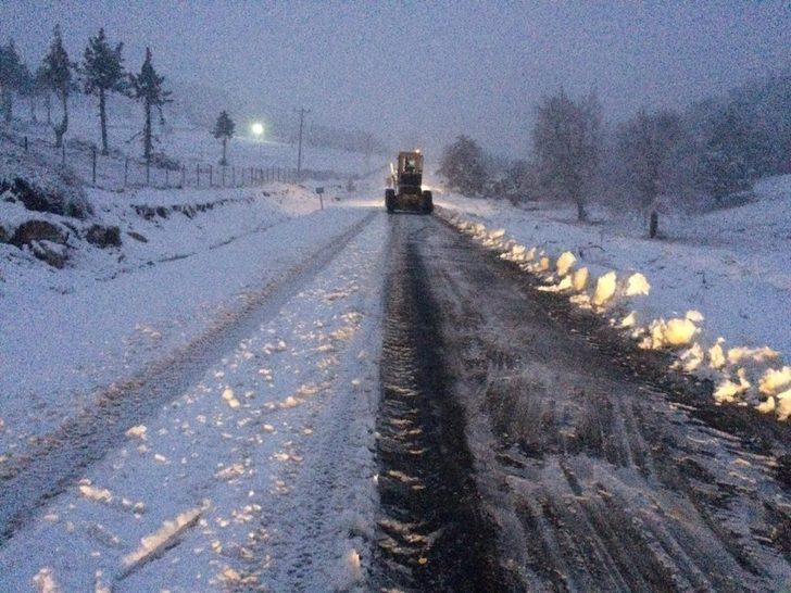 Mersin'de 5 kilometre yürüyerek kar esaretinden kurtuldular G4