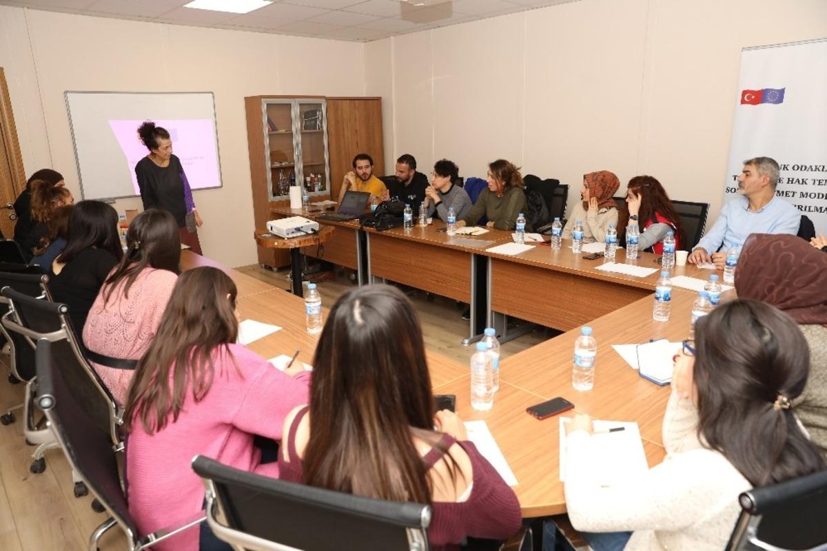 B&uuml;y&uuml;kşehir personeline &rsquo;&Ccedil;ocuk odaklı belediyecilik&rsquo; ve &rsquo;stratejik planlama&rsquo; eğitimi