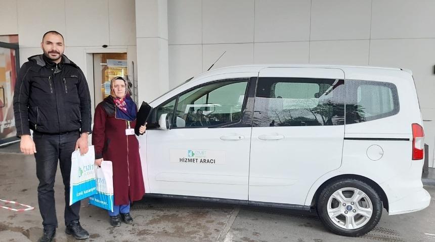 İzmit Belediyesi vatandaşları acı g&uuml;nlerinde yalnız bırakmıyor