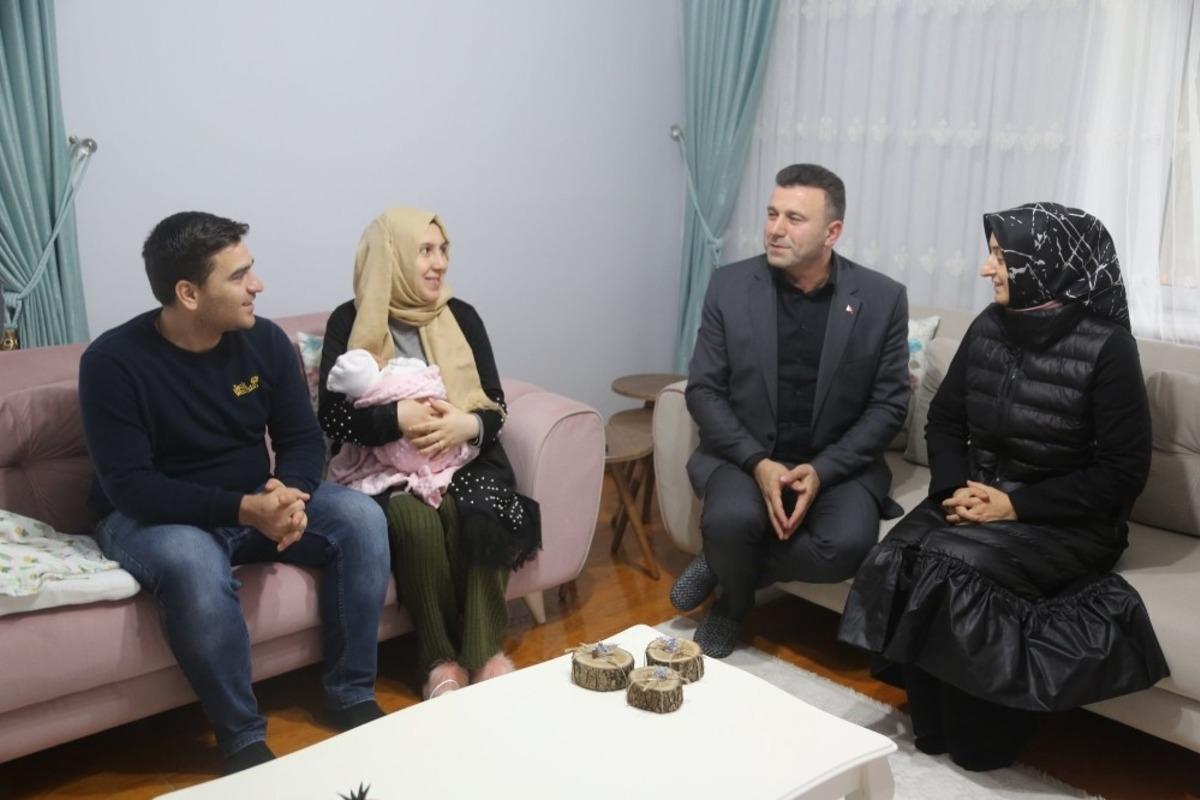 Başkan &Ouml;zen, Sapanca&rsquo;nın bebeklerine &lsquo;Hoş Geldin&rsquo; diyor