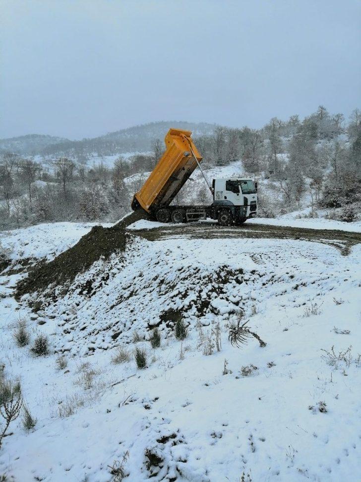 Sındırgı’nın yüksek kesimleri karla kaplandı G3