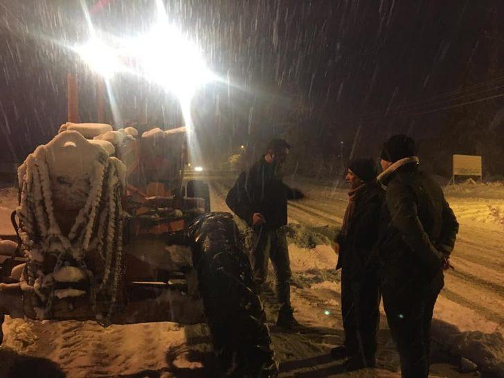 Akşehir’de kar temizliği çalışmaları aralıksız devam ediyor G4