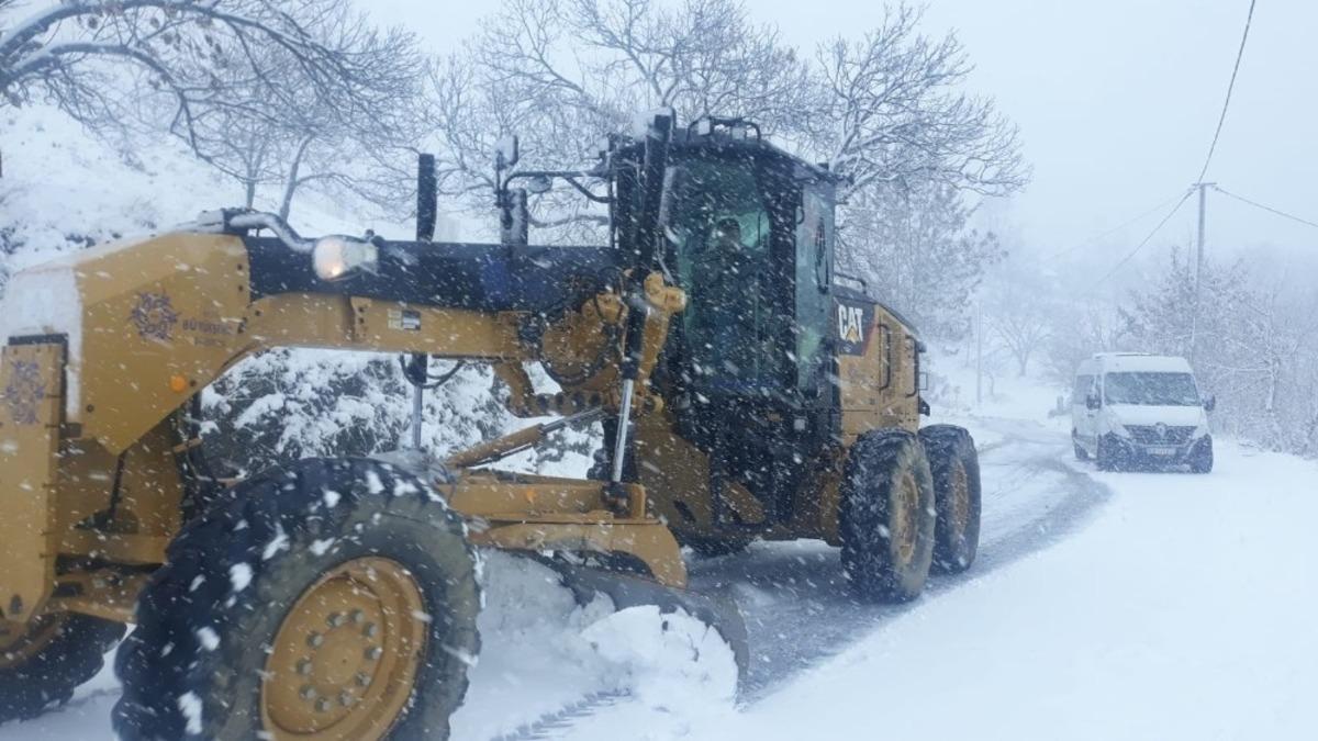 Aydın&rsquo;da karla yılın ilk m&uuml;cadelesi