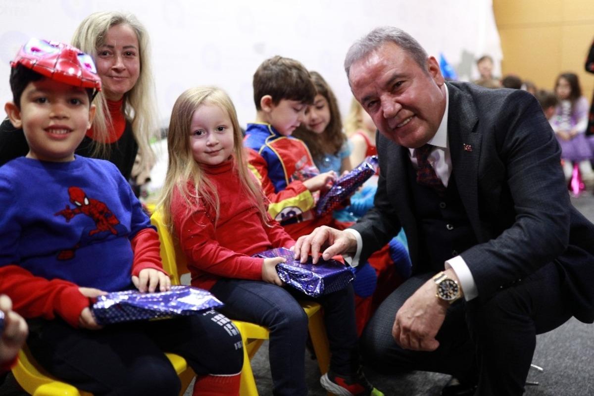 Kreşli minikler yeni yılı Başkan B&ouml;cek&rsquo;le kutladı