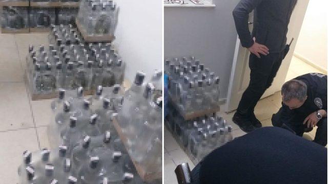 Foça'da yılbaşı öncesi kaçak ve sahte içki operasyonu