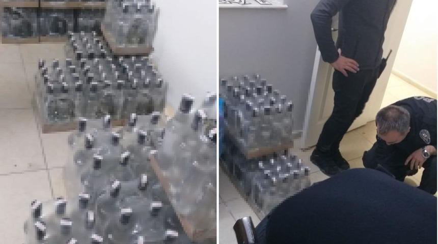 Fo&ccedil;a'da yılbaşı &ouml;ncesi ka&ccedil;ak ve sahte i&ccedil;ki operasyonu