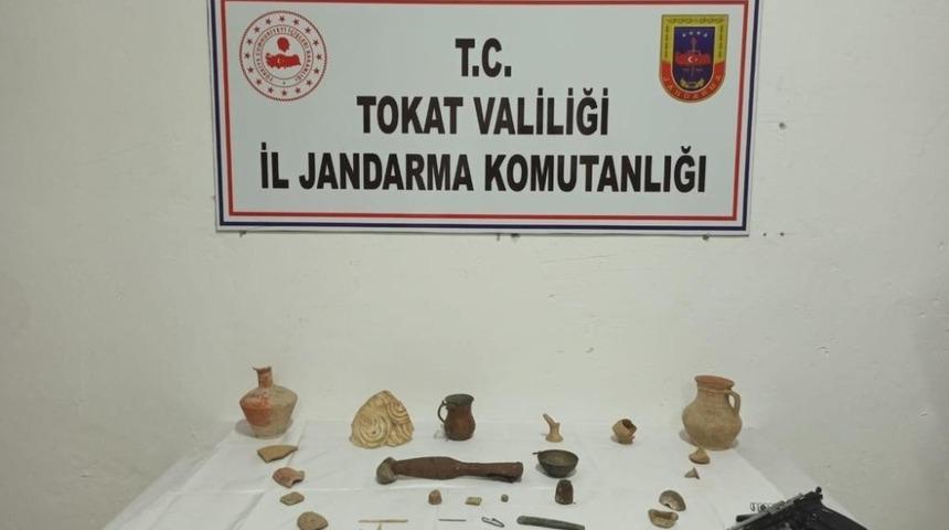 Jandarma operasyonu ofisten tarih &ccedil;ıkardı