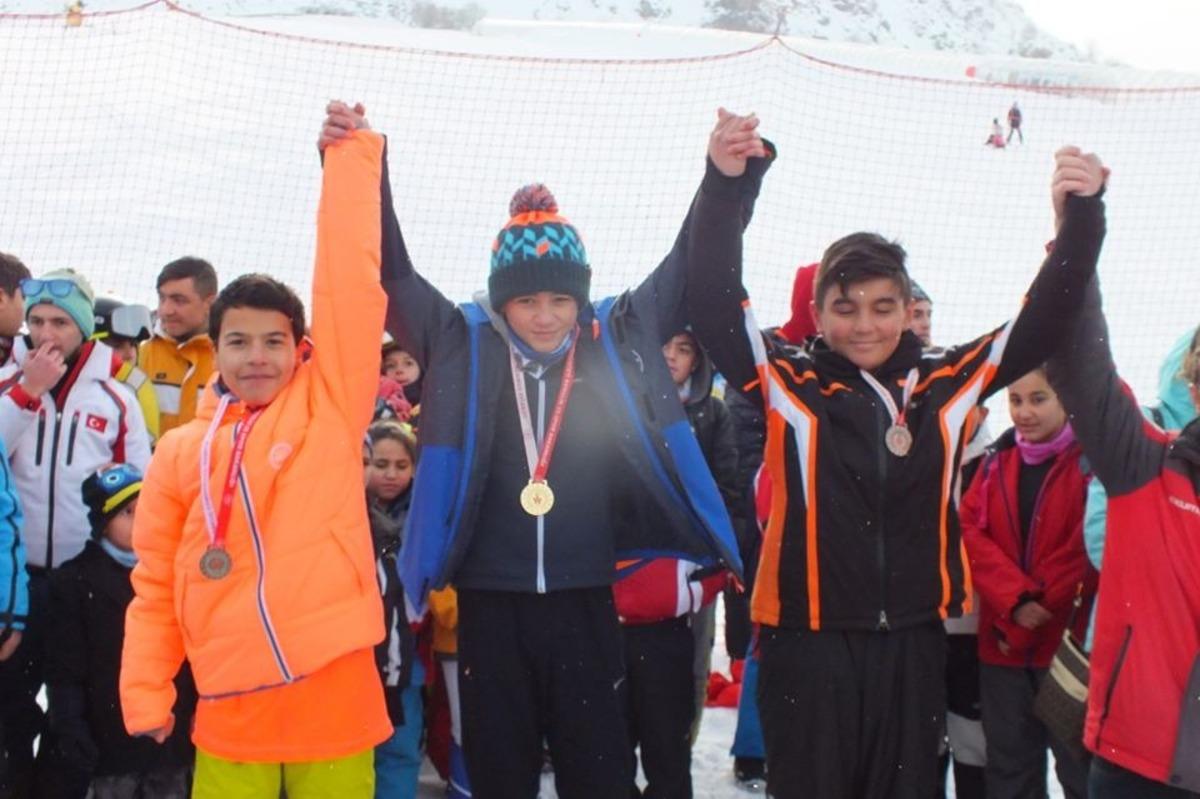 HADAK, sezona madalyalar ile başladı