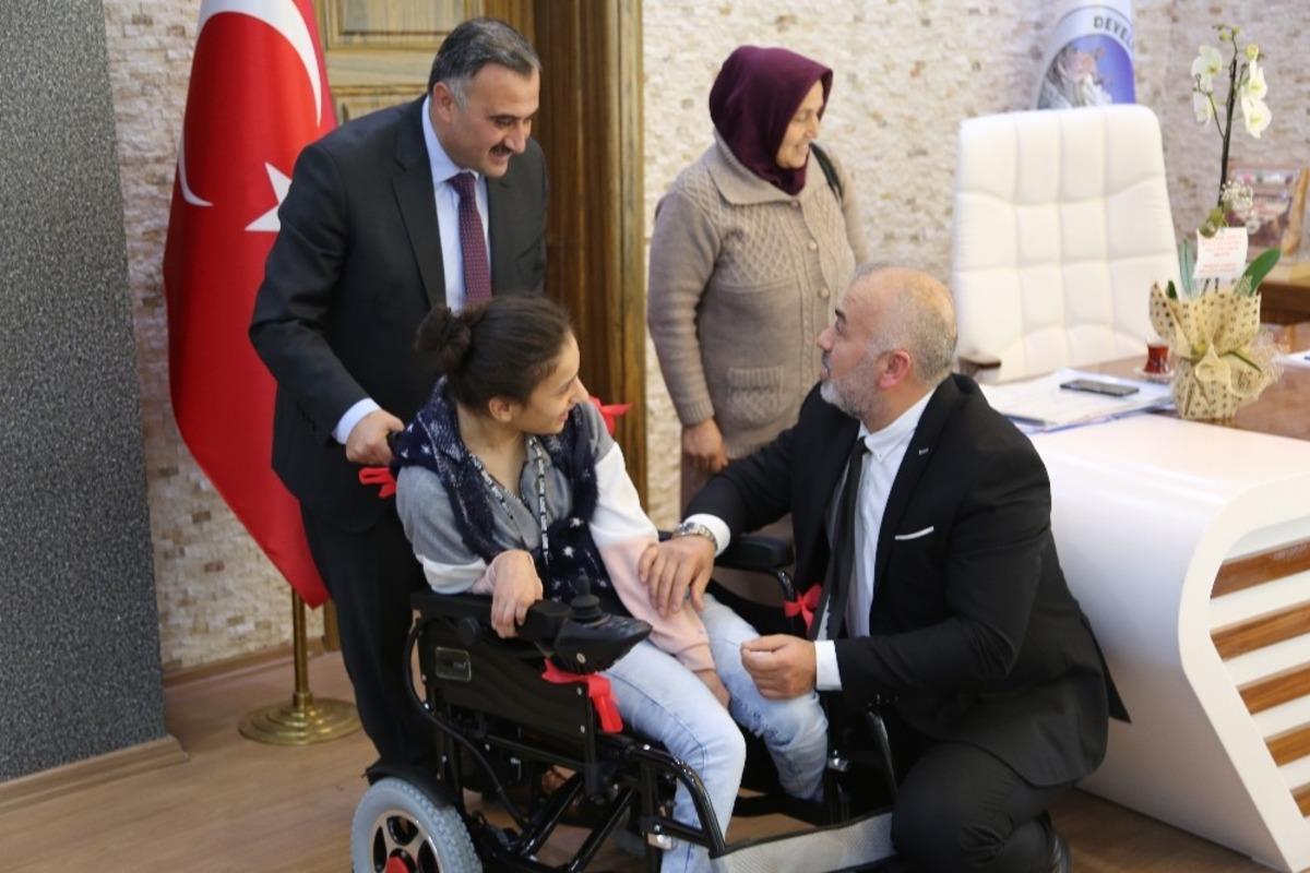 Develi&rsquo;deki engellilere yeni yıl hediyesi