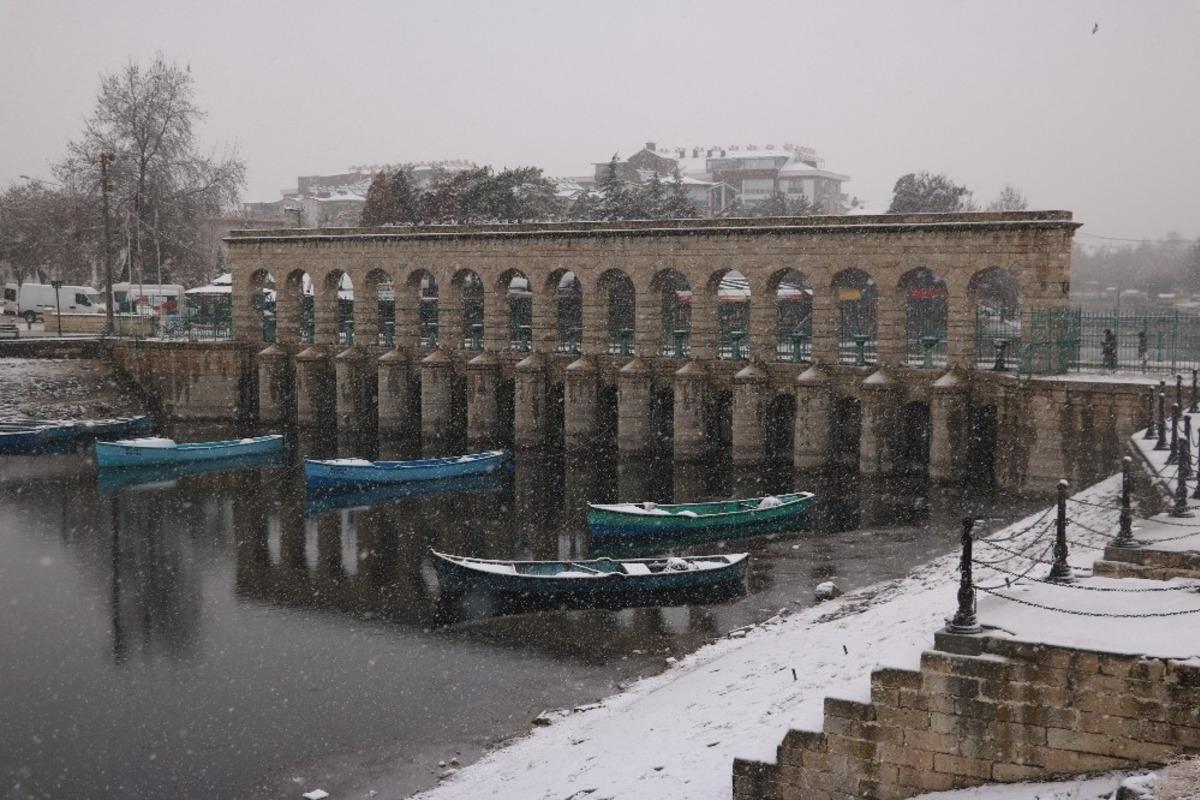 Beyşehir G&ouml;l&uuml;&rsquo;nde avlanma faaliyetlerine kar molası