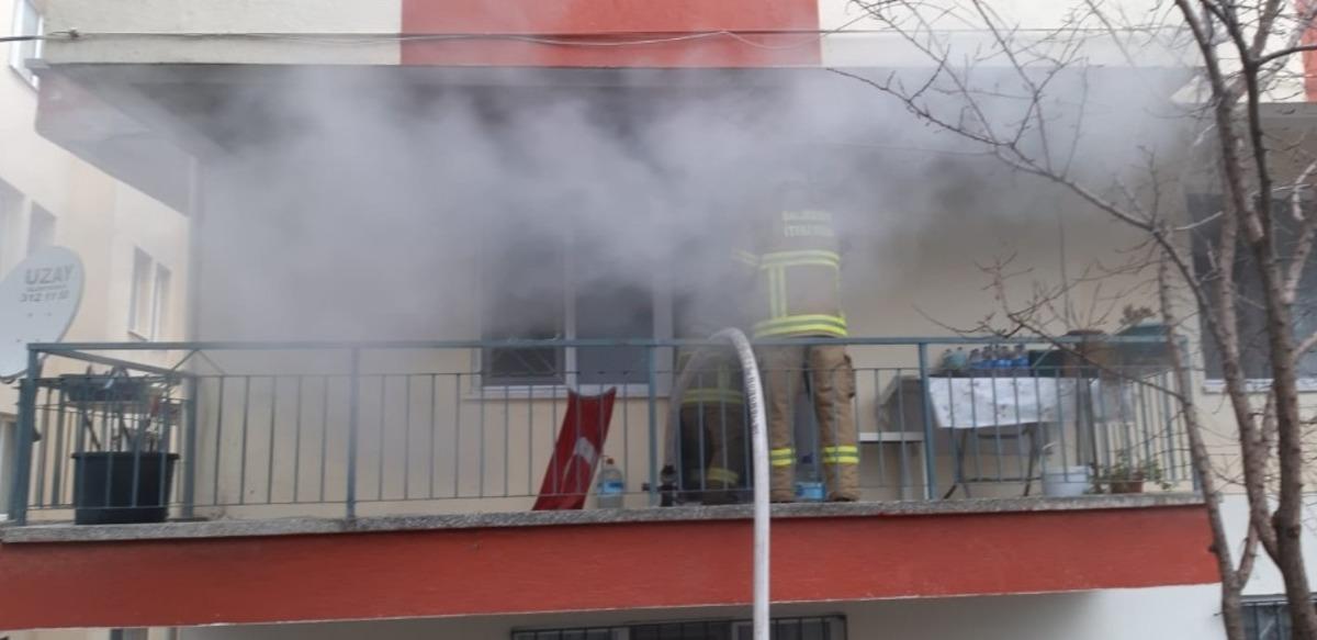 Ayvalık&rsquo;ta bacadan &ccedil;ıkan yangın komşu evi yaktı