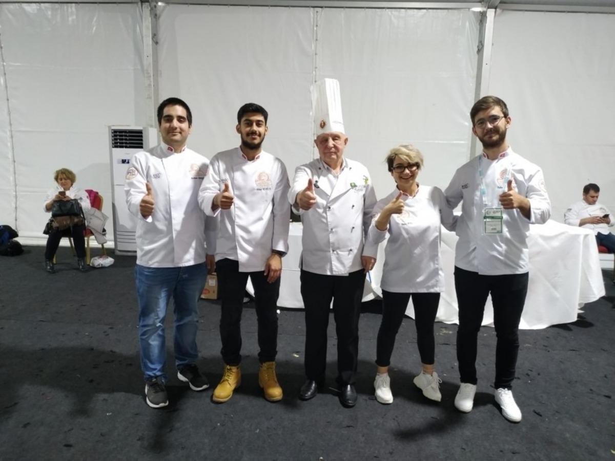 &Ccedil;OM&Uuml; &rsquo;Uluslararası D&uuml;nya Helal Zirvesi&rsquo;nden &ouml;d&uuml;llerle d&ouml;nd&uuml;